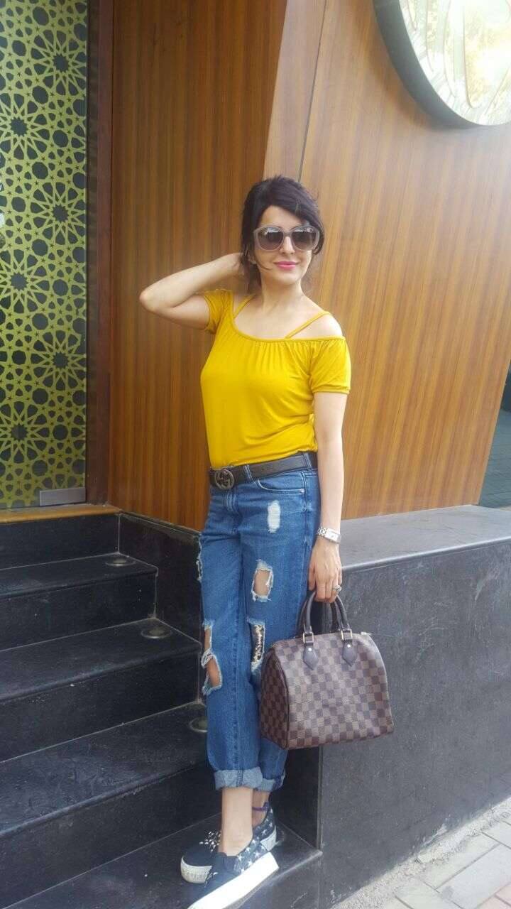 ROOP DURGAPAL: For spring I plan to add scarves in various prints to my wardrobe as I am really very fond of them. Also sneakers are in this season. I love oversized sunglasses and caps in different styles too. As for clothes, crop tops with botfriend jeans would be great.