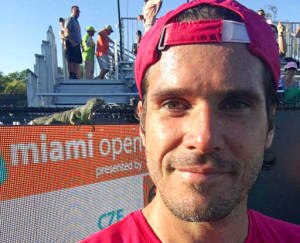 Iguana creeps up on mid-court, causes stoppage in Miami Open