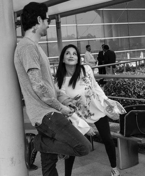 The duo looks adorable together. 