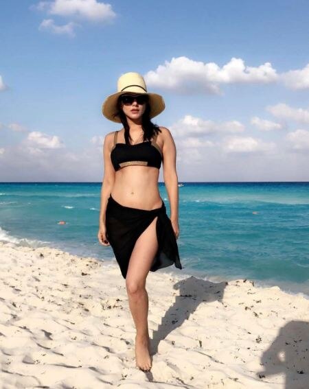 Sunny Leone looks smoking hot in her recent vacation snaps