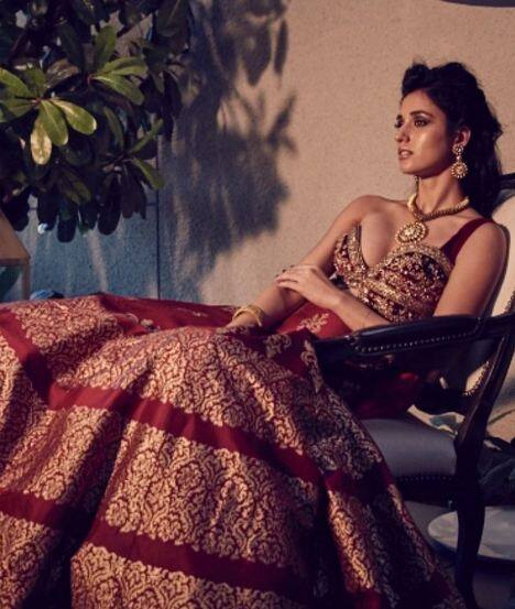 The MS Dhoni: The Untold Story actress is raising sexiness a notch higher in this gorgeous ethnic outfit (PC:Instagram/Disha Patani)