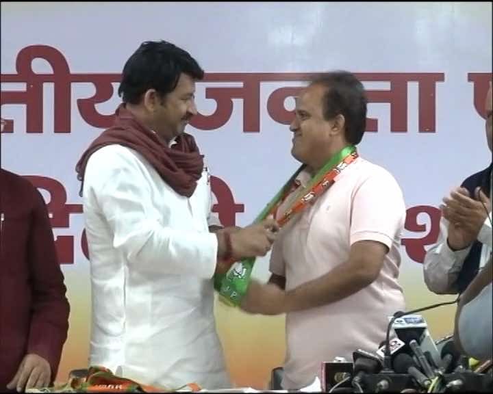 Delhi: AAP MLA Ved Prakash joins BJP, to resign from assembly Delhi: AAP MLA Ved Prakash joins BJP, to resign from assembly