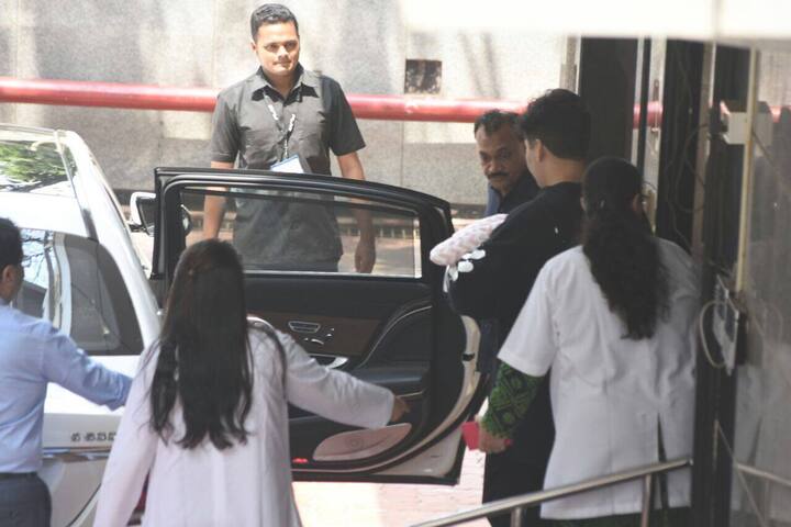 Now Daddy Karan is taking them home.(Image Courtesy - Manav Manglani)
