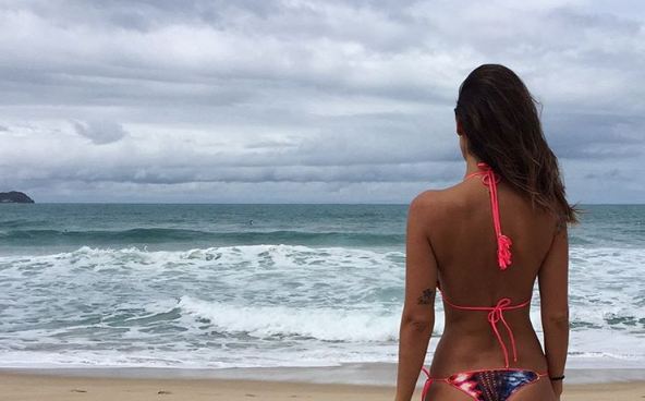 Bruna looks sizzling in her pink beachwear (PC: Instagram/Bruna Abdullah)