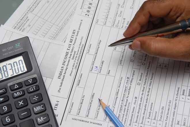 Govt notifies 1 pg ITR form 'Sahaj'; Details of deposits above 2 lakh, Aadhaar mandatory Govt notifies 1 pg ITR form 'Sahaj'; Details of deposits above 2 lakh, Aadhaar mandatory