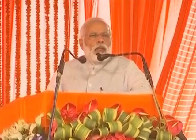 Some Kashmiris throw rocks, others hew them to build tunnels, says PM Modi Some Kashmiris throw rocks, others hew them to build tunnels, says PM Modi