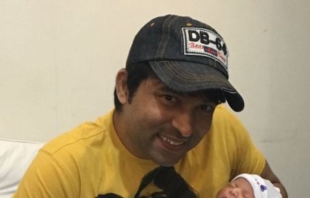 Chandan Prabhakar shares the FIRST PICTURE of his new-born-baby and its AWWWDORABLE Chandan Prabhakar shares the FIRST PICTURE of his new-born-baby and its AWWWDORABLE
