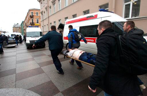 People carrie a subway blast victim into an ambulance after explosion at Tekhnologichesky Institut subway station in St.Petersburg, Russia, Monday, April 3, 2017. The subway in the Russian city of St. Petersburg is reporting that there are fatalities and several people have been injured in an explosion on a subway train. (Alexander Tarasenkov/Interpress via AP)
