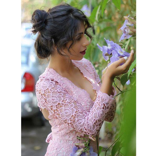 Recently, actress did another photoshoot and looks fresh like a drop of dew. (Image Courtesy - Instagram/veebhaanand)
