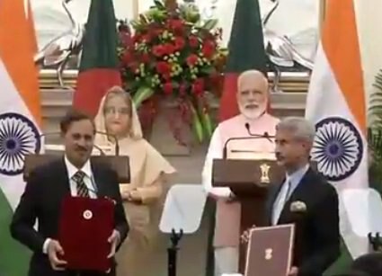 India, Bangladesh sign 22 agreements India, Bangladesh sign 22 agreements