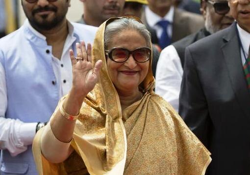 PM of Bangladesh Sheikh Hasina offers prayers at Ajmer dargah PM of Bangladesh Sheikh Hasina offers prayers at Ajmer dargah