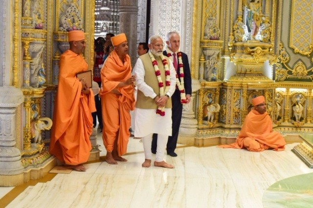 Australian PM Turnbull, Modi take Metro to visit Akshardham Temple
