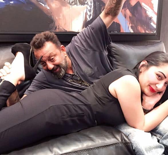 Sanjay Dutt-Manyata Dutt Go Cosy On The Couch; Check Out Pictures Here Sanjay Dutt-Manyata Dutt Go Cosy On The Couch; Check Out Pictures Here
