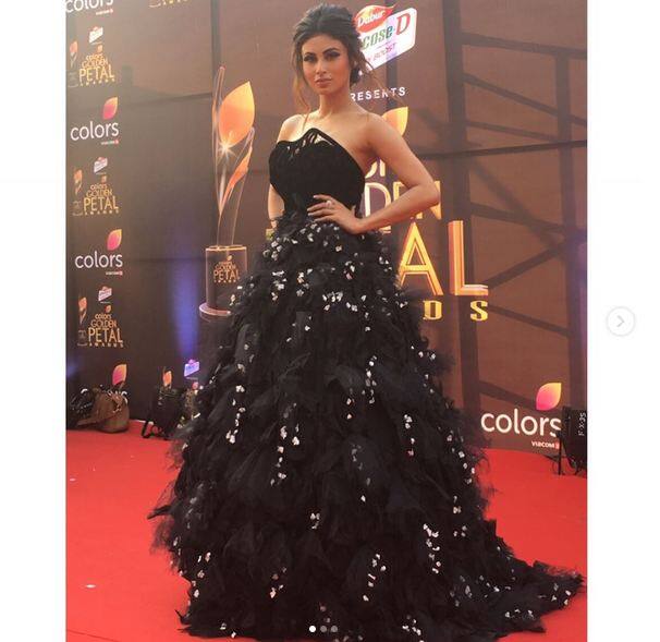 Television biggies gathered for one of the most awaited events of the year, Golden Petal Awards, 2017. With ‘Snow Wonderland’ themed event, celebs were in their best. But it was Mouni Roy and Vivian D’Sena who won big at the awards night.