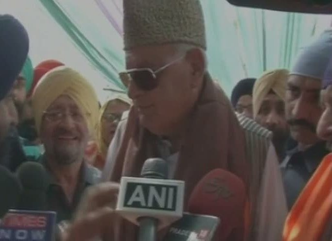 Srinagar bypoll: Farooq Abdullah leads over PDP's Nazir Ahmad Khan by 2,000 votes Srinagar bypoll: Farooq Abdullah leads over PDP's Nazir Ahmad Khan by 2,000 votes