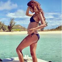 Lisa Haydon FLAUNTING Her BABY BUMP In Bath Tub Is The Best Thing You Will See Today