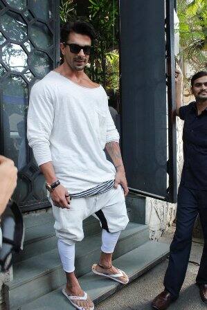 Karan Singh Grover attended the party alone as her pretty wife Bipasha Basu is busy with Salman Khan's Da-bang tour. (PC: Manav Manglani)