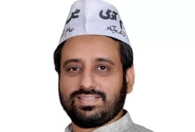 Delhi polls: AAP MLA Amanatullah Khan shot at thrice during scuffle between Congress & AAP workers Delhi polls: AAP MLA Amanatullah Khan shot at thrice during scuffle between Congress & AAP workers