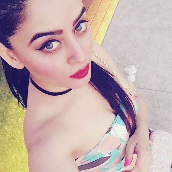 The sultry actress who made her debut with Colors TV show 'Laagi Tujhse Lagan', never fails to amaze us. (PC: Instagram/Mahi Vij)
