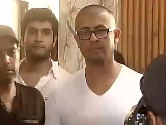 After offering to apologise, Sonu Nigam shaves off his head  After offering to apologise, Sonu Nigam shaves off his head