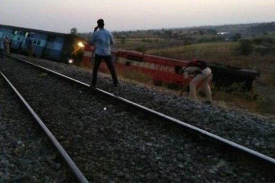 Aurangabad- Hyderabad passenger train derails in Karnataka Aurangabad- Hyderabad passenger train derails in Karnataka