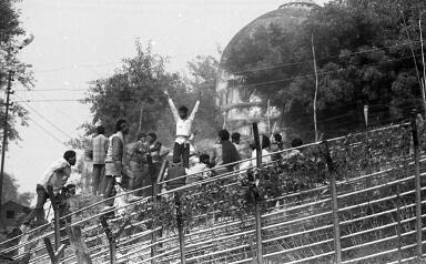 Recalling the incident, Vedanti said when the mosque was being attacked by a mob, he along with the late Ashok Singhal and Mahant Avaidyanth encouraged the VHP activists to ensure that it came down brick by brick. Vedanti said it was vital to demolish the mosque to the ground quickly so that a makeshift Ram temple could be raised on its ruins. (Image courtesy: Praveen Jain)