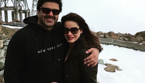 Neelam Kothari is very UPSET with husband Sameer Soni for KISSING other woman Neelam Kothari is very UPSET with husband Sameer Soni for KISSING other woman