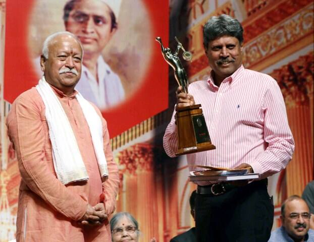 Former Indian cricket player Kapil Dev also received an award at Master Dinanath Mangeshkar Purashkar-2017. (SOLARIS)