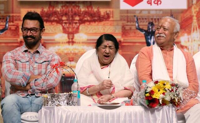 Aamir who was honoured with Vishesh Puraskar for his performance in 'Dangal' attended an award ceremony after 16 years, on the special request of Lata Mangeshkar. (SOLARIS IMAGES)