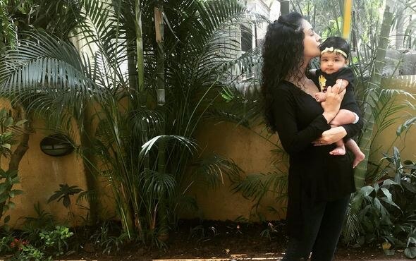 AWWDORABLE: Manasi Parekh shares a singing video with her newborn baby girl AWWDORABLE: Manasi Parekh shares a singing video with her newborn baby girl