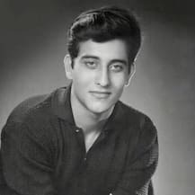 Vinod Khanna Demise: Here Are Acclaimed Movies of This Bollywood Icon