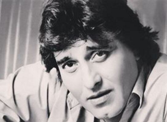 Twitter mourns over Vinod Khanna's demise, tributes pour in Twitter mourns over Vinod Khanna's demise, tributes pour in