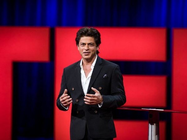 Lungi dance, aging issues: How SRK held Canada in awe with his TEDTalks Lungi dance, aging issues: How SRK held Canada in awe with his TEDTalks