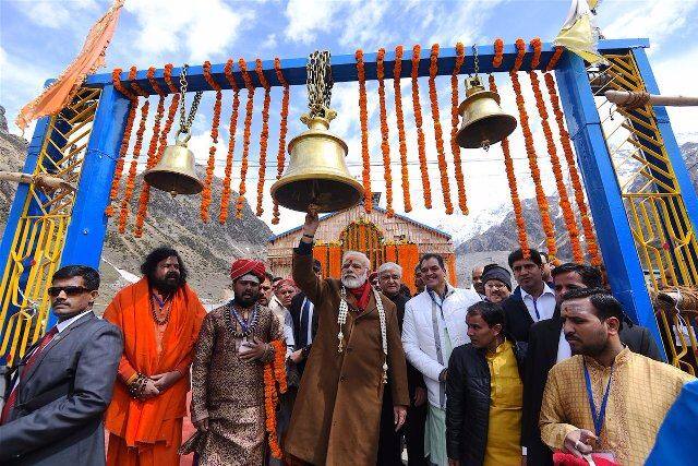 After offering prayers, Modi, came out of the temple and waved to the crowds waiting outside for a glimpse of the Prime Minister. PICTURE: @narendramodi (Twitter)