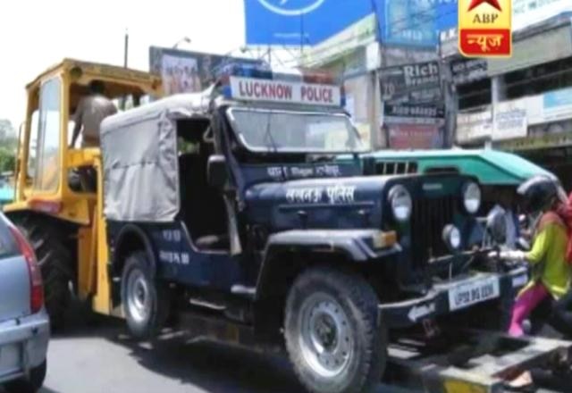 Viral Sach: Was Lucknow police's jeep towed away for being wrongfully parked? Viral Sach: Was Lucknow police's jeep towed away for being wrongfully parked?