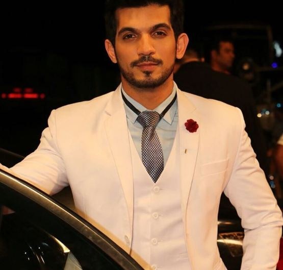 Arjun Bijlani to host 'Star Parivaar Awards' Arjun Bijlani to host 'Star Parivaar Awards'