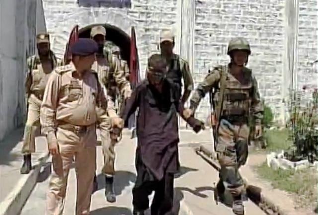 Interrogation underway of 12-yr-old Pakistani intruder apprehended by Army near LoC Interrogation underway of 12-yr-old Pakistani intruder apprehended by Army near LoC