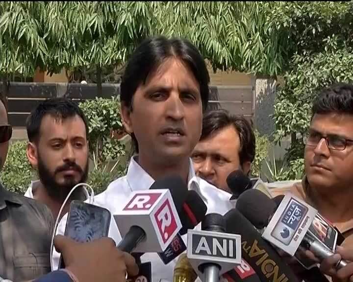 'I can never imagine Arvind Kejriwal accepted bribe', says Kumar Vishwas 'I can never imagine Arvind Kejriwal accepted bribe', says Kumar Vishwas