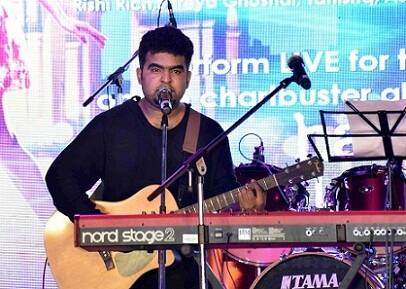 Bollywood singer Ami Mishra during the music concert of film Half Girlfriend in Mumbai, India on May 4, 2017. (Sushant Agonde/ SOLARIS IMAGES)