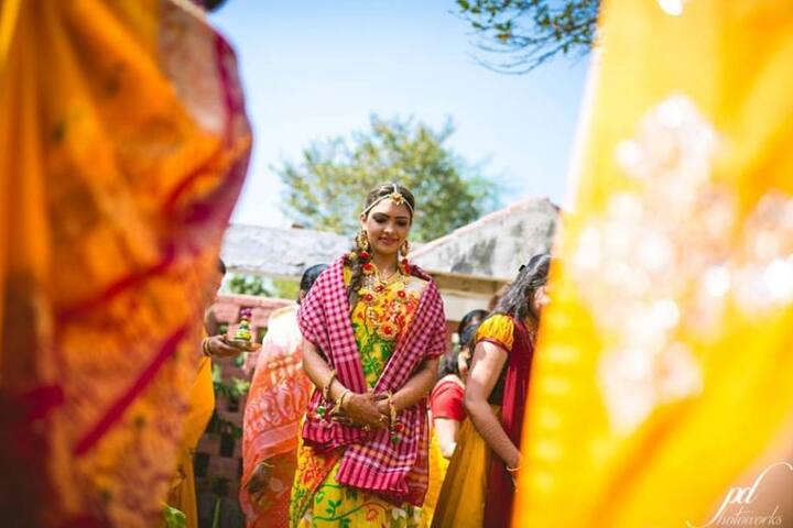 Elaborating about her attire, she said, “During my haldi I wore a typical Dhakai Saree from Bangladesh. My mehendi outfit was done by Kazbee in Dadar. My Aai Budo Bhaat ( a ritual in Bengali tradition) saree was a Benarasi Zardozee saree from Kolkata. My wedding was designed by sfbazaar from Delhi. My jewellery was from Malabar Gold Andheri and Kundan Jewellery was from Auric Gems by Priyam Daga in Nagpur.
