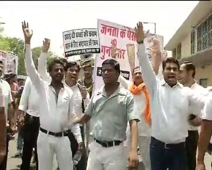 Posters and placards were raised by the workers. 