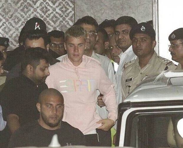 Justin Bieber reaches Mumbai for 'Purpose World Tour' Justin Bieber reaches Mumbai for 'Purpose World Tour'