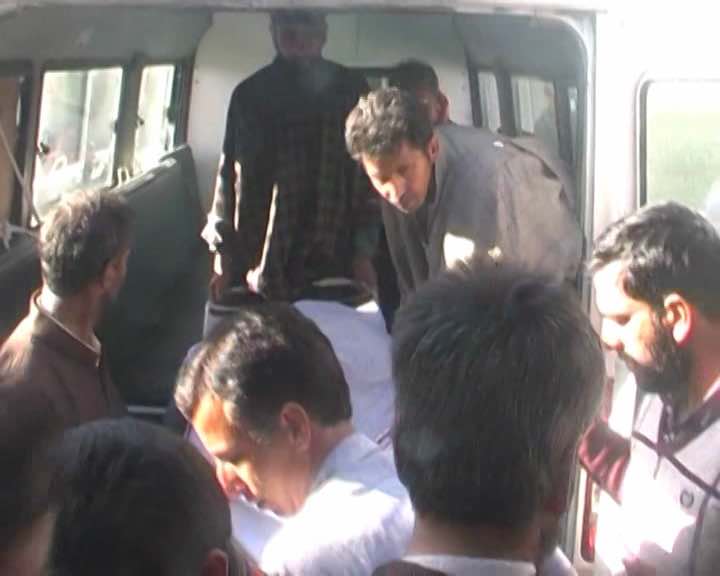 Unidentified men fire bullets at Army officer Umer Fayaz's funeral, no casualties reported