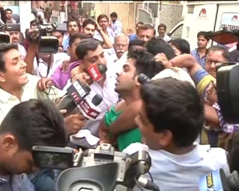 Delhi: Kapil Mishra, sitting on 'Satyagraha' attacked by person named Ankit Bhardwaj Delhi: Kapil Mishra, sitting on 'Satyagraha' attacked by person named Ankit Bhardwaj