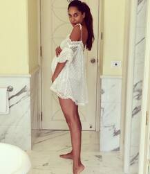 Lisa Haydon Knows How To Rock Maternity And These Bikini Pictures Are Proofs