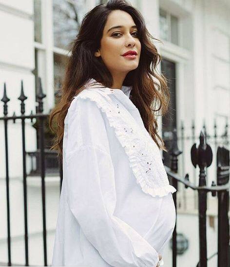 Now, the 30-year-old has done a bikini photoshoot for a magazine which is just too glamorous. (PC:Instagram/lisahaydondaily)