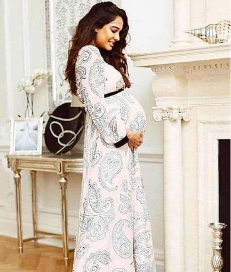 Lisa has destroyed the idea of stereotyped pregnancy and has joined the cult of ladies who embrace their bodies. (PC:Instagram/lisahaydondaily)