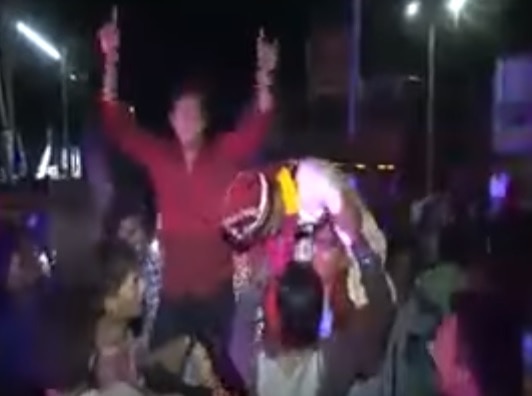 WATCH: Shocking moment when a groom died of heart attack during 'baraat' in Vadodara WATCH: Shocking moment when a groom died of heart attack during 'baraat' in Vadodara