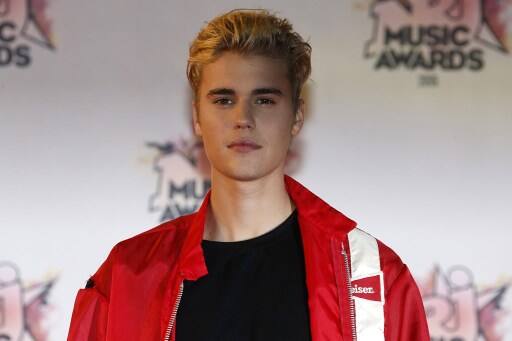From the day Canadian popstar Justin Bieber landed in India for ‘Purpose World Tour’, Twitterati’s are busy posting pictures which show uncanny resemblance between him and Sachin Tendulkar’s son Arjun. (Photo: AFP)
