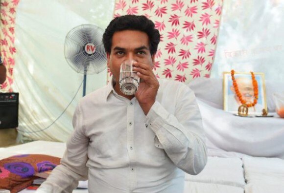 Sacked Delhi minister Kapil Mishra discharged from hospital, ends hunger strike Sacked Delhi minister Kapil Mishra discharged from hospital, ends hunger strike